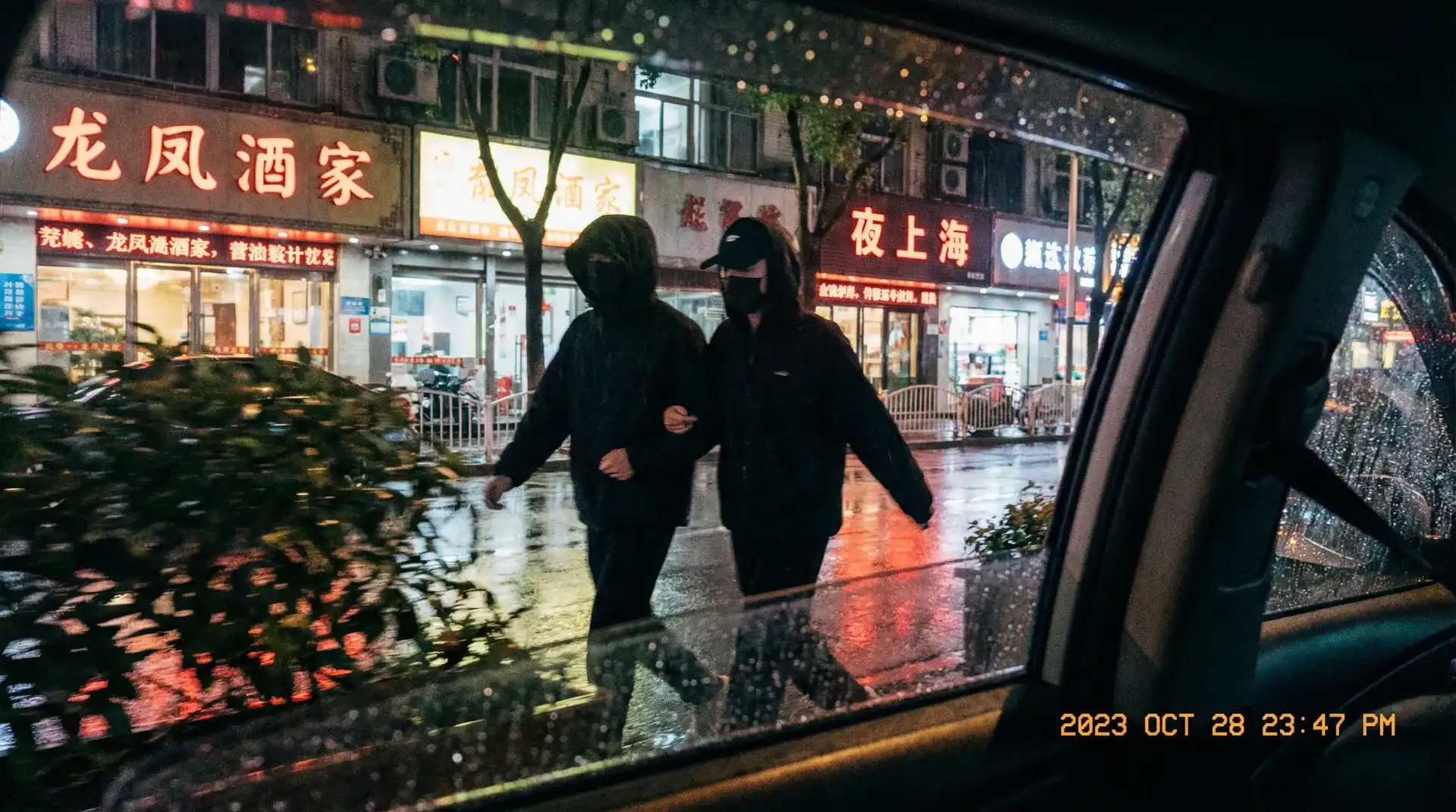 海角网-热门话题聚合|每日更新|爆料热线官网 - 顶流明星深夜密会现场抓拍照片
